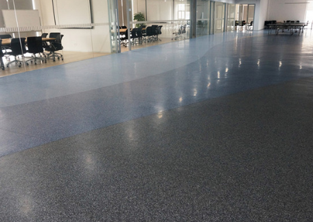 河南塑胶地板厂家介绍PVC地板可以铺在地暖上吗？